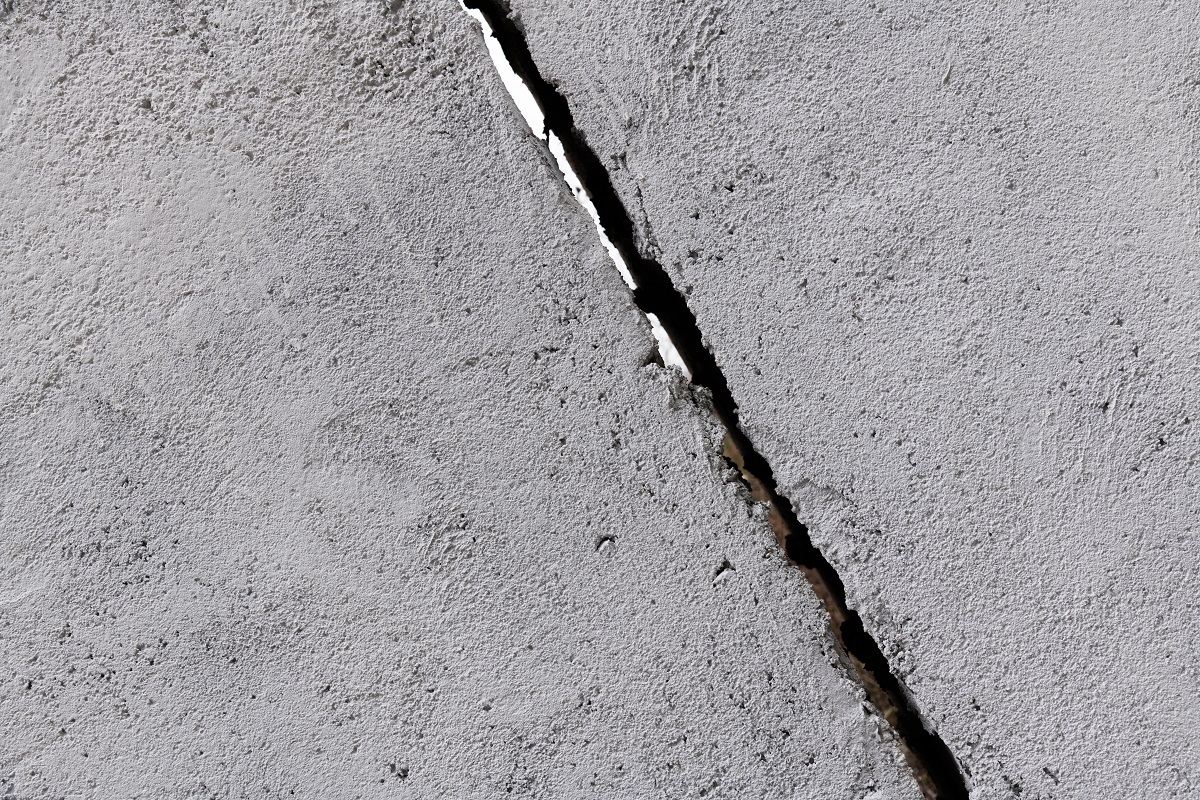 Gray concrete wall with crack